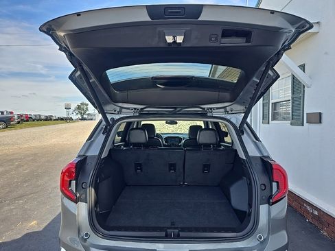 Used 2024 GMC Terrain SLT image 19