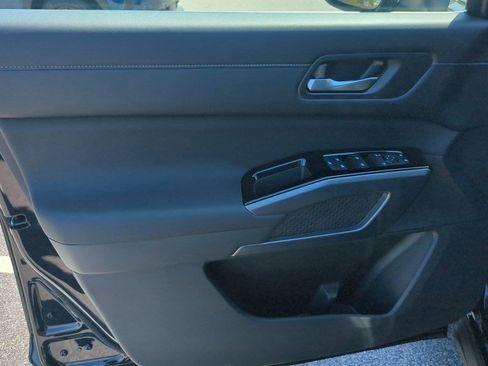 New 2026 Nissan Pathfinder SL w/ SL Premium Package FWD image 12