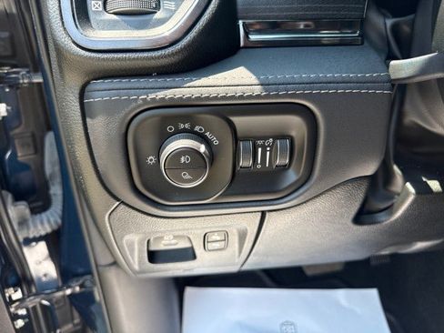 Used 2023 RAM 1500 Limited AWD/4WD image 17