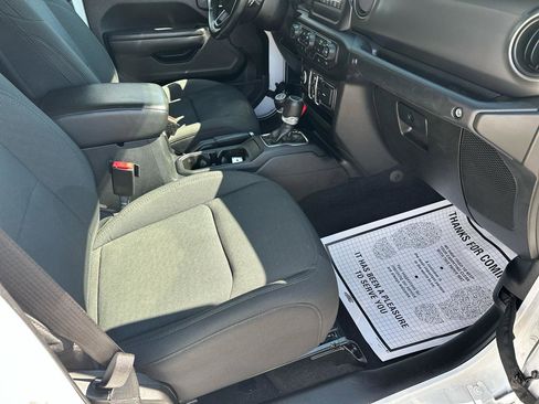 Used 2021 Jeep Gladiator Sport image 16