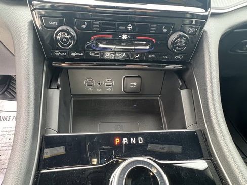Used 2024 Jeep Grand Cherokee L Altitude image 17