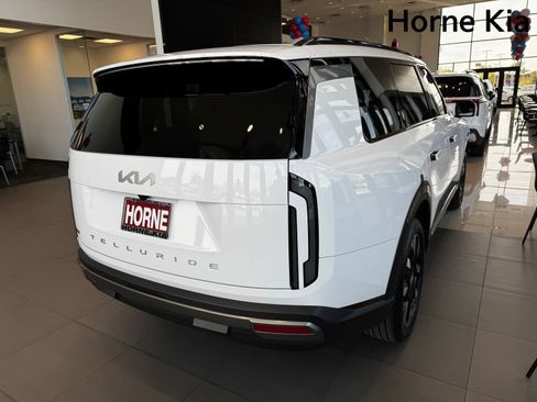 New 2027 Kia Telluride S image 4