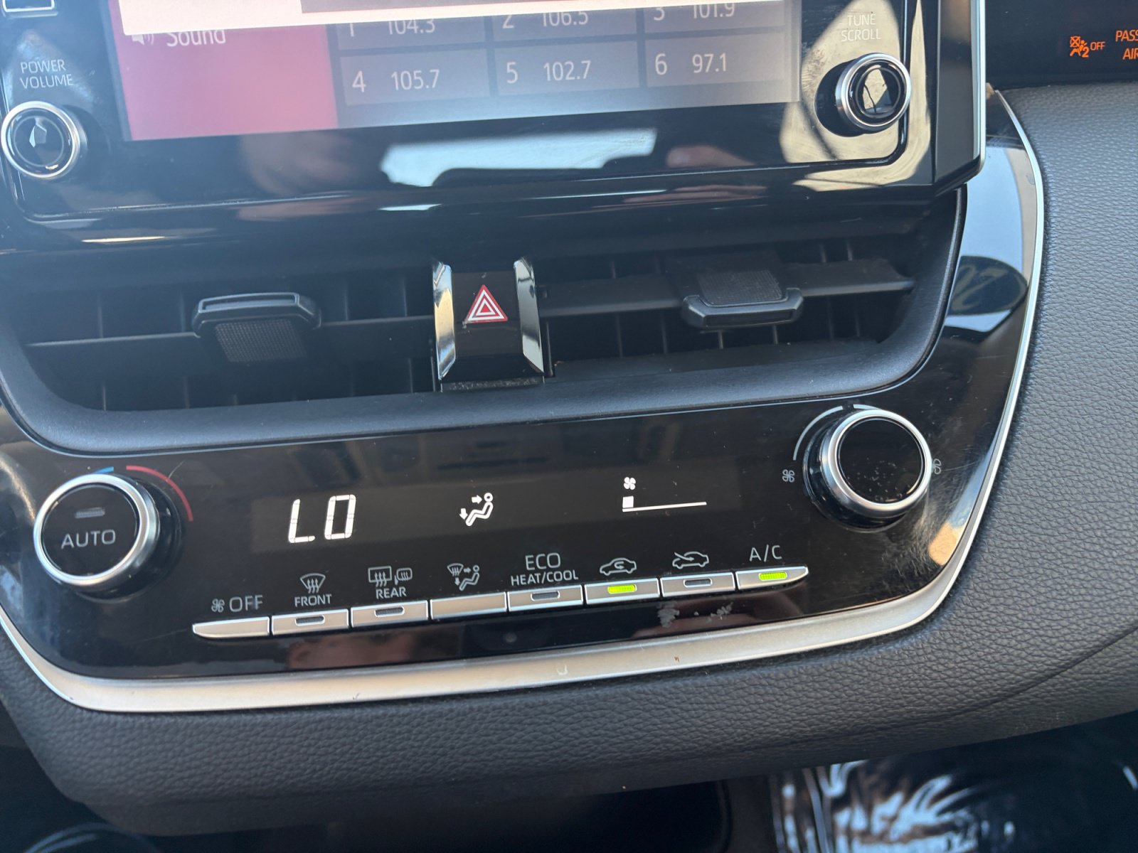Used 2020 Toyota Corolla LE FWD image 24