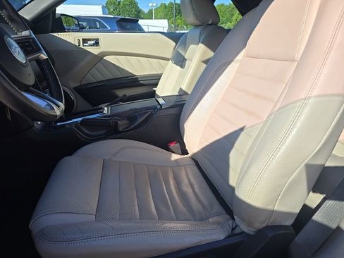 Used 2011 Ford Mustang Premium w/ 201A Rapid Spec Order Code RWD image 11