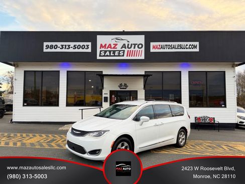 Used 2017 Chrysler Pacifica Touring-L Plus w/ Advanced Safetytec Group image 1