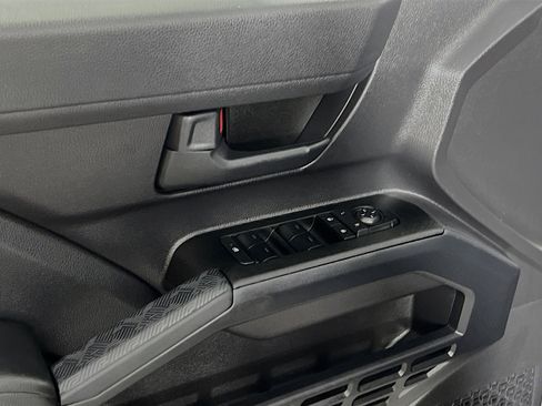 Used 2025 Toyota 4Runner SR5 AWD/4WD image 17