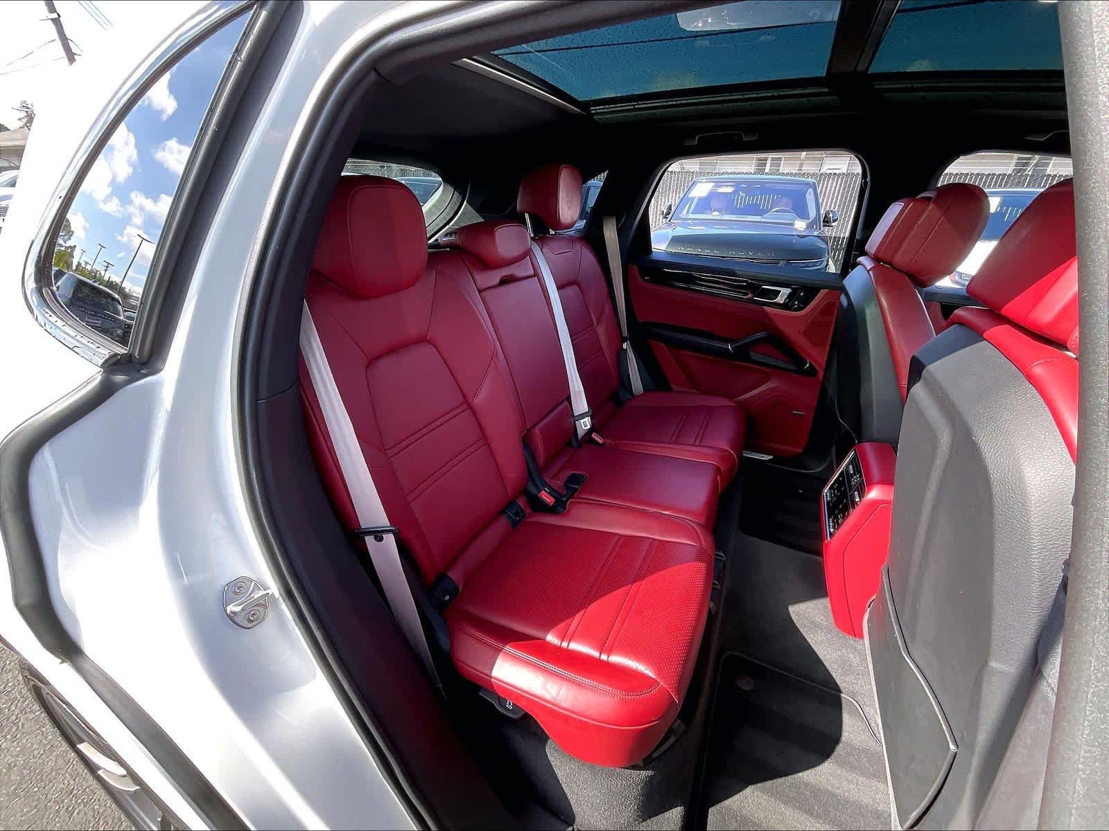 Used 2023 Porsche Cayenne Platinum Edition AWD/4WD image 30