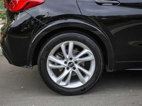 Used 2017 INFINITI QX30 image 14