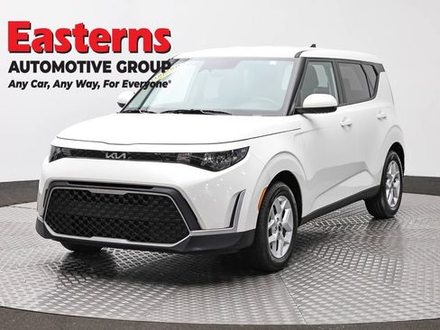 Used 2025 Kia Soul LX w/ LX Technology Package FWD image 1