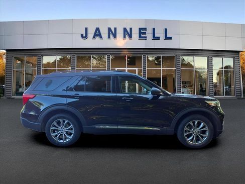 Used 2022 Ford Explorer XLT w/ Equipment Group 202A image 4