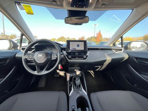 Used 2025 Toyota Corolla LE image 31