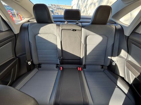 Used 2025 Volkswagen Jetta SE image 38