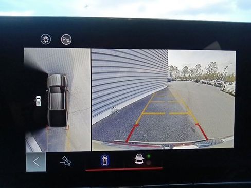 Used 2024 GMC Canyon Elevation w/ Convenience Package image 24