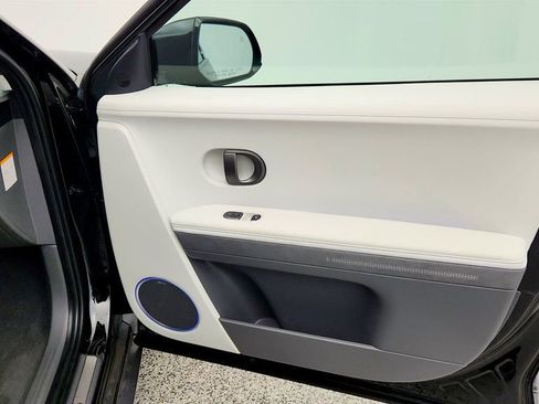 Used 2025 Hyundai Ioniq 5 Limited image 26