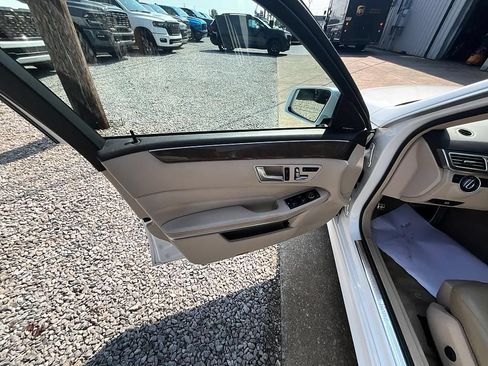 Used 2014 Mercedes-Benz E 350 4MATIC Sedan image 12