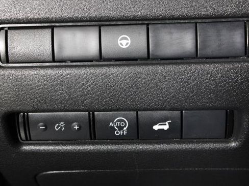 Certified 2025 Nissan Rogue SV image 24