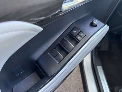 Used 2021 Toyota Highlander Limited AWD/4WD image 24