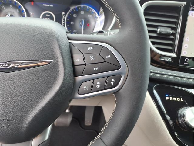 Used 2024 Chrysler Pacifica Touring-L w/ Uconnect Theater Family Group AWD/4WD image 25