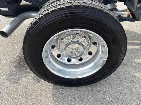Used 2024 RAM 5500 Tradesman w/ Chrome Appearance Group AWD/4WD image 7