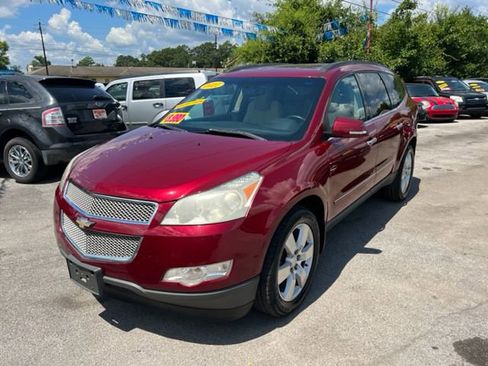 Used 2011 Chevrolet Traverse LTZ image 2