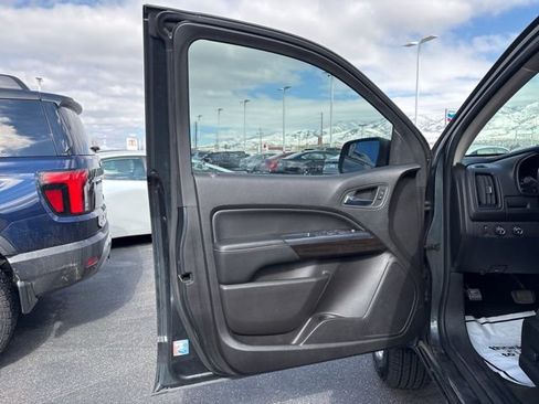 Used 2017 GMC Canyon SLE w/ SLE Convenience Package image 9