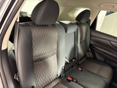 Used 2018 Nissan Rogue SV image 24