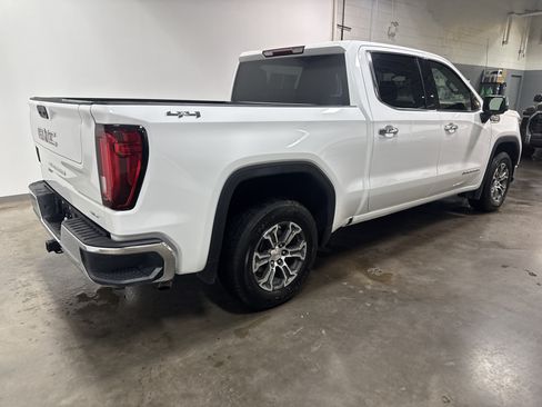 Used 2025 GMC Sierra 1500 SLT AWD/4WD image 3