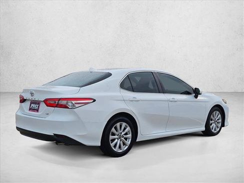 Used 2019 Toyota Camry LE image 5