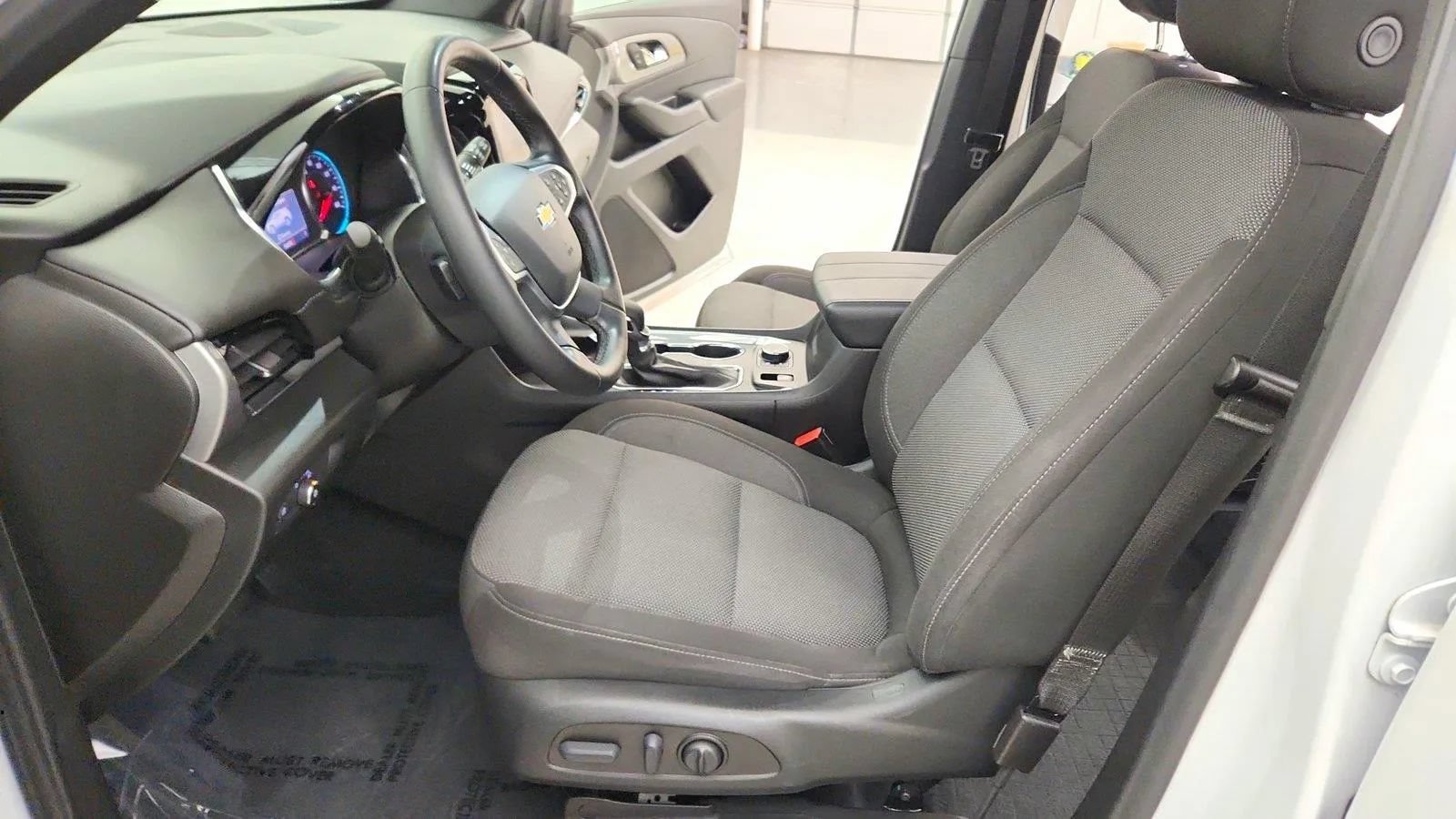 Used 2023 Chevrolet Traverse LT FWD image 14