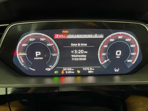 Used 2023 Audi e-tron Premium Plus w/ Premium Plus Package AWD/4WD image 48