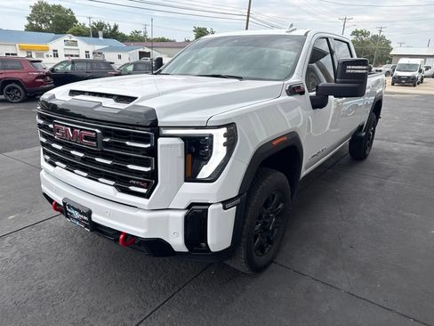Used 2025 GMC Sierra 2500 AT4 AWD/4WD image 6