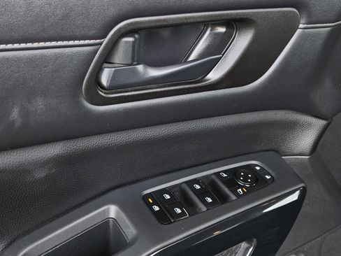 Used 2024 Nissan Pathfinder SV image 26