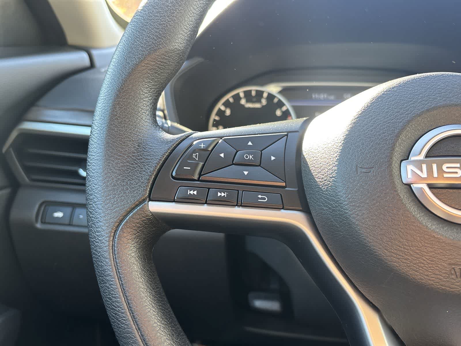 Used 2024 Nissan Altima 2.5 SV FWD image 14
