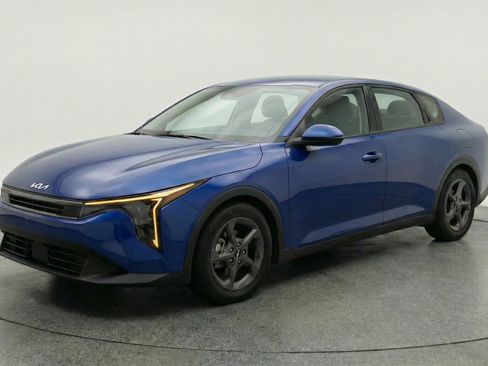 Used 2025 Kia K4 LXS image 3
