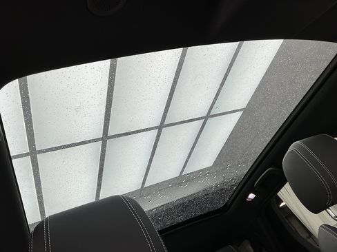 Used 2023 Land Rover Discovery Sport SE R-Dynamic image 23