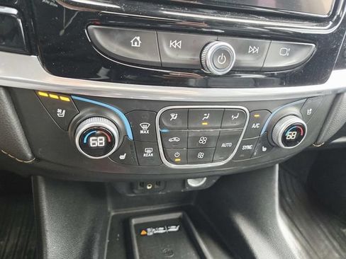 Used 2019 Chevrolet Traverse Premier w/ Driver Confidence II Package FWD image 17