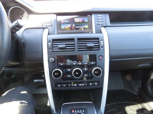 Used 2019 Land Rover Discovery Sport HSE image 26