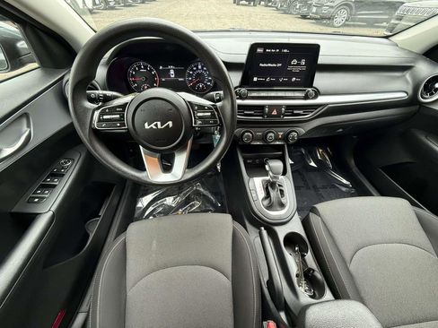 Used 2022 Kia Forte LXS FWD image 13