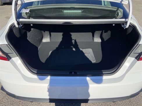 Used 2025 Toyota Camry SE image 9