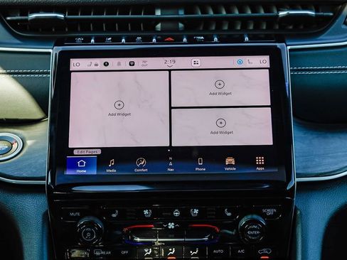 Certified 2024 Jeep Grand Cherokee L Limited w/ Luxury Tech Group II image 17