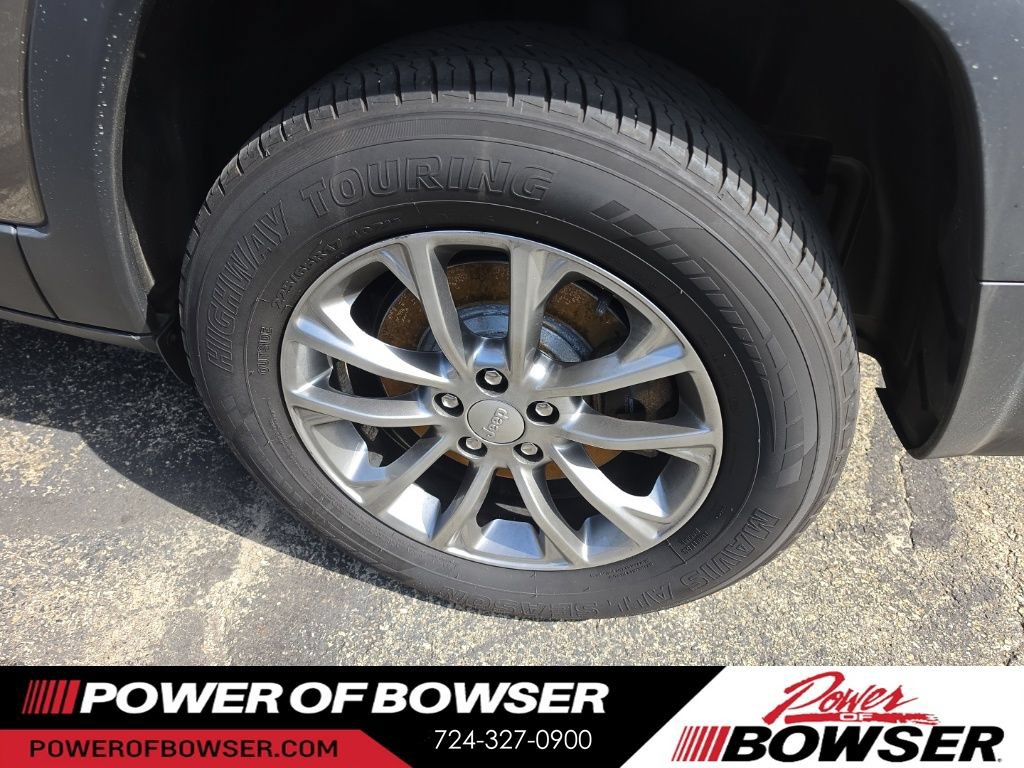 Used 2019 Jeep Cherokee Latitude Plus AWD/4WD image 7