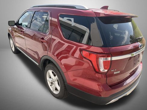 Used 2017 Ford Explorer XLT w/ Equipment Group 202A AWD/4WD image 4