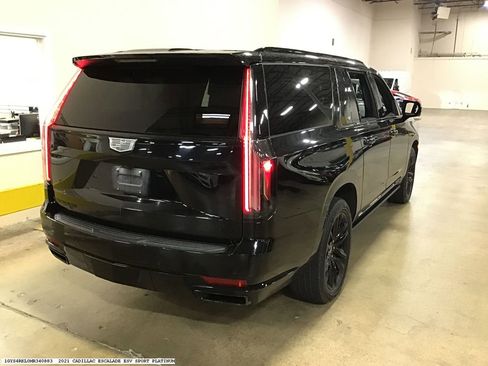 Used 2021 Cadillac Escalade ESV Sport Platinum image 5