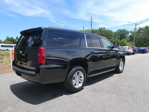 Used 2019 Chevrolet Suburban LT RWD image 5