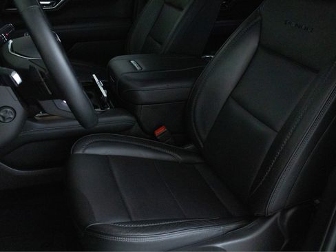 Used 2025 GMC Yukon Denali AWD/4WD image 12
