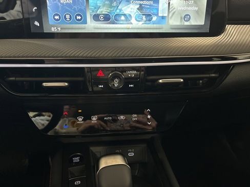 New 2025 Nissan Kicks SR image 22