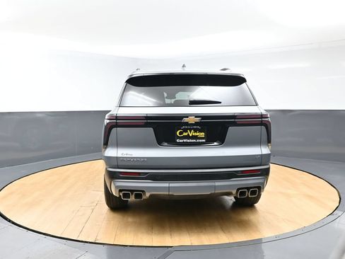 Used 2024 Chevrolet Traverse LT FWD image 3