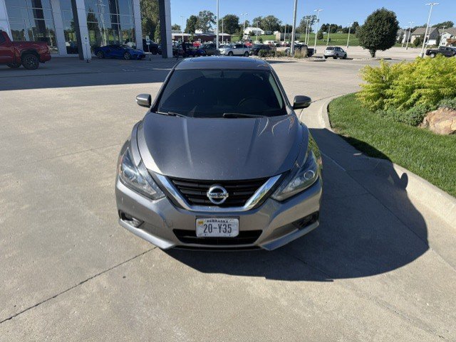 Used 2017 Nissan Altima 2.5 SL w/ 2.5 Technology Package FWD image 2
