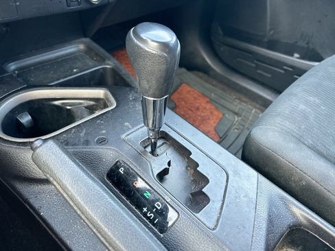 Used 2018 Toyota RAV4 LE FWD image 24