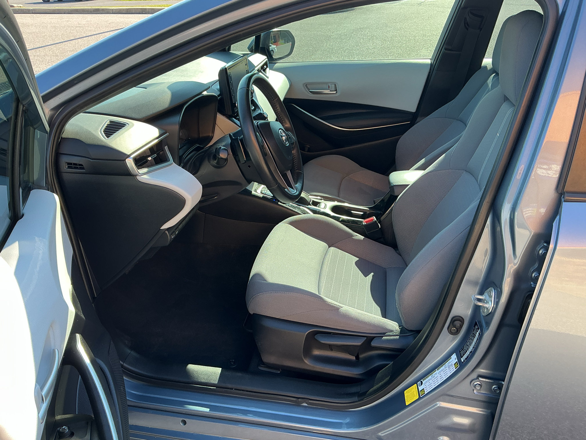Used 2022 Toyota Corolla SE w/ SE Premium Package FWD image 13